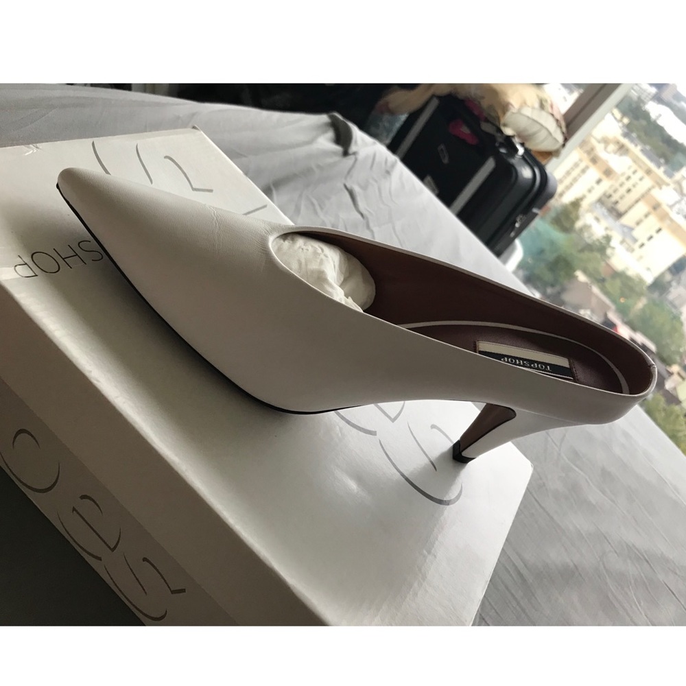 Juicy V-Cut Top Shop Mules